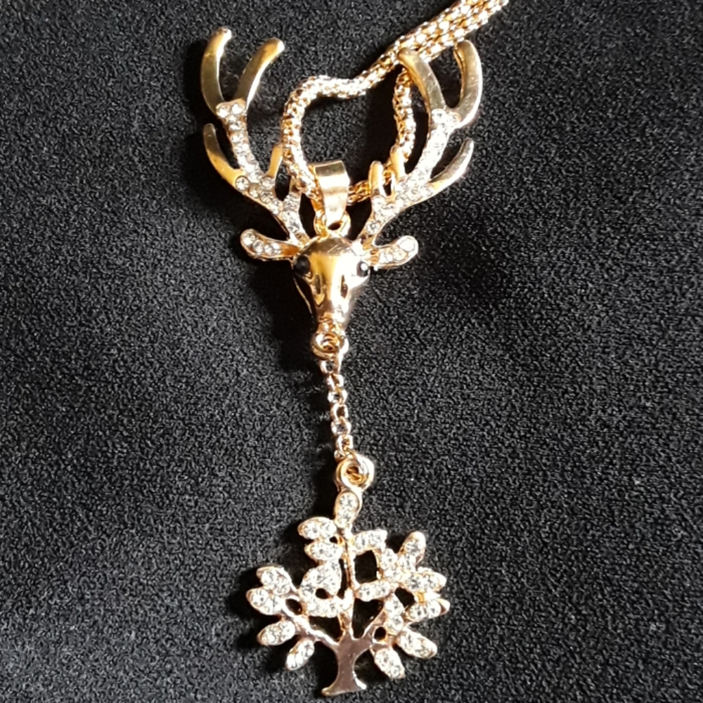 CRYSTAL REINDEER NECKLACE